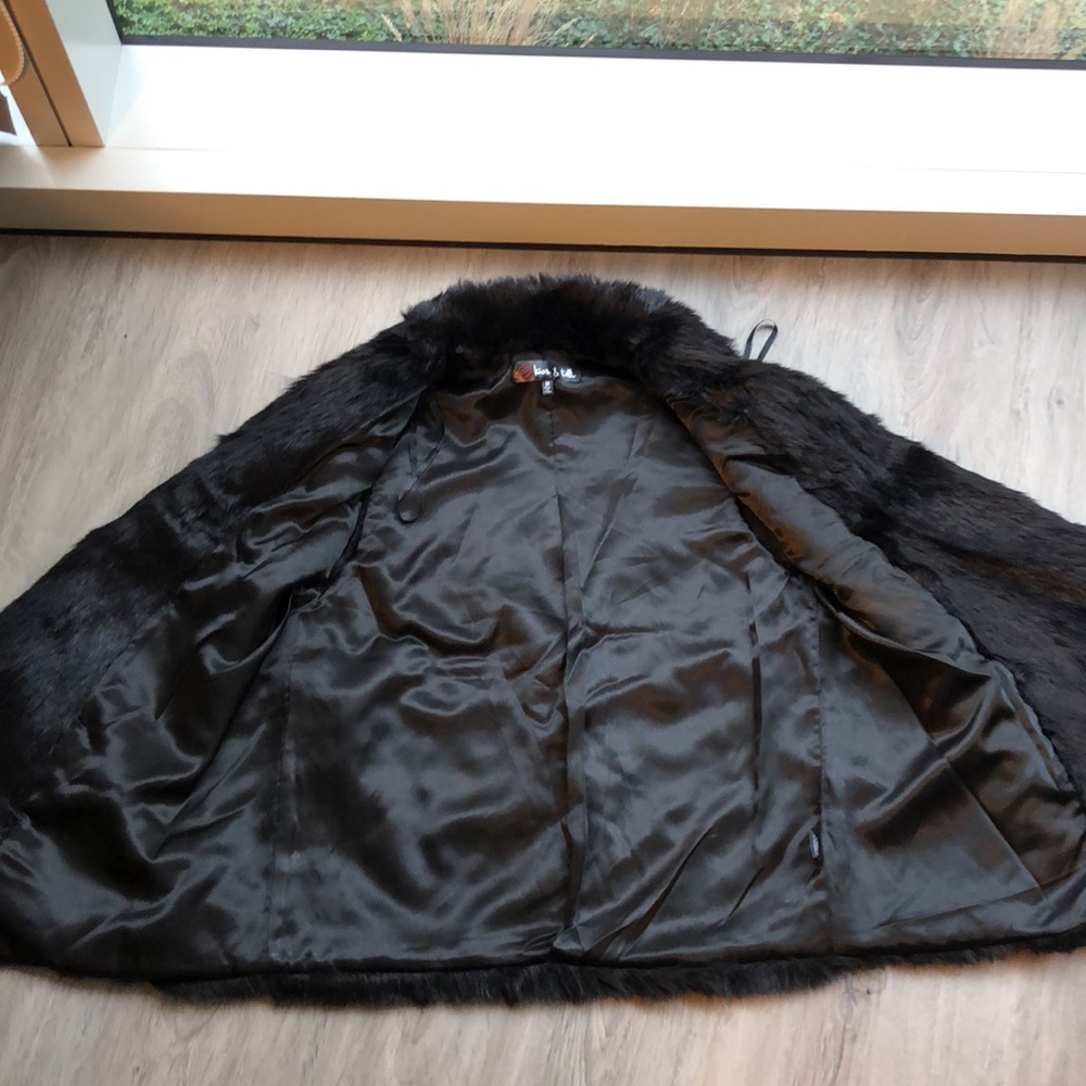 Never been worn black fur vest - Picture 6 of 7